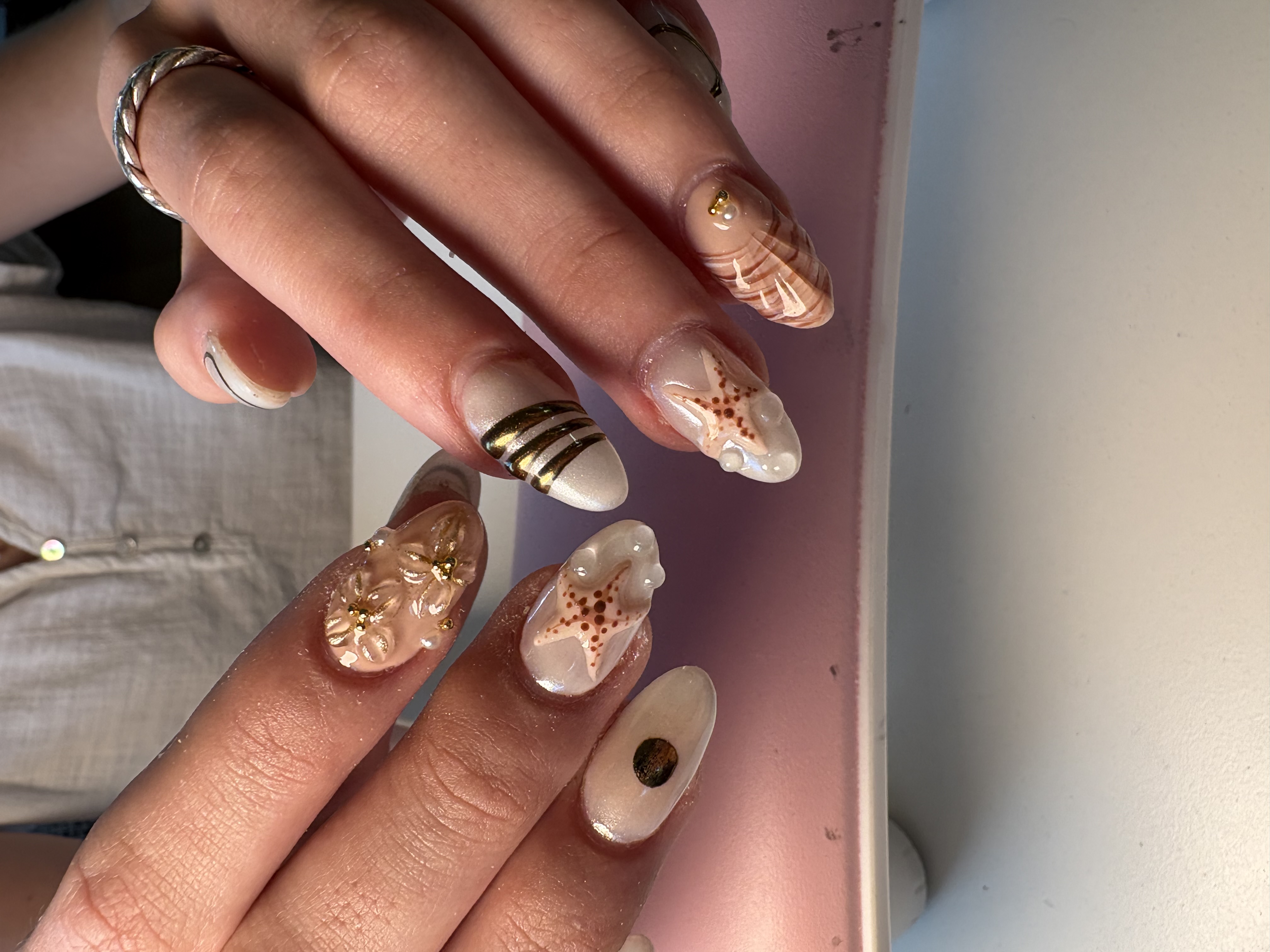 Nude coffin nails with 3D sculpted seashells, starfish, and gold striped accents